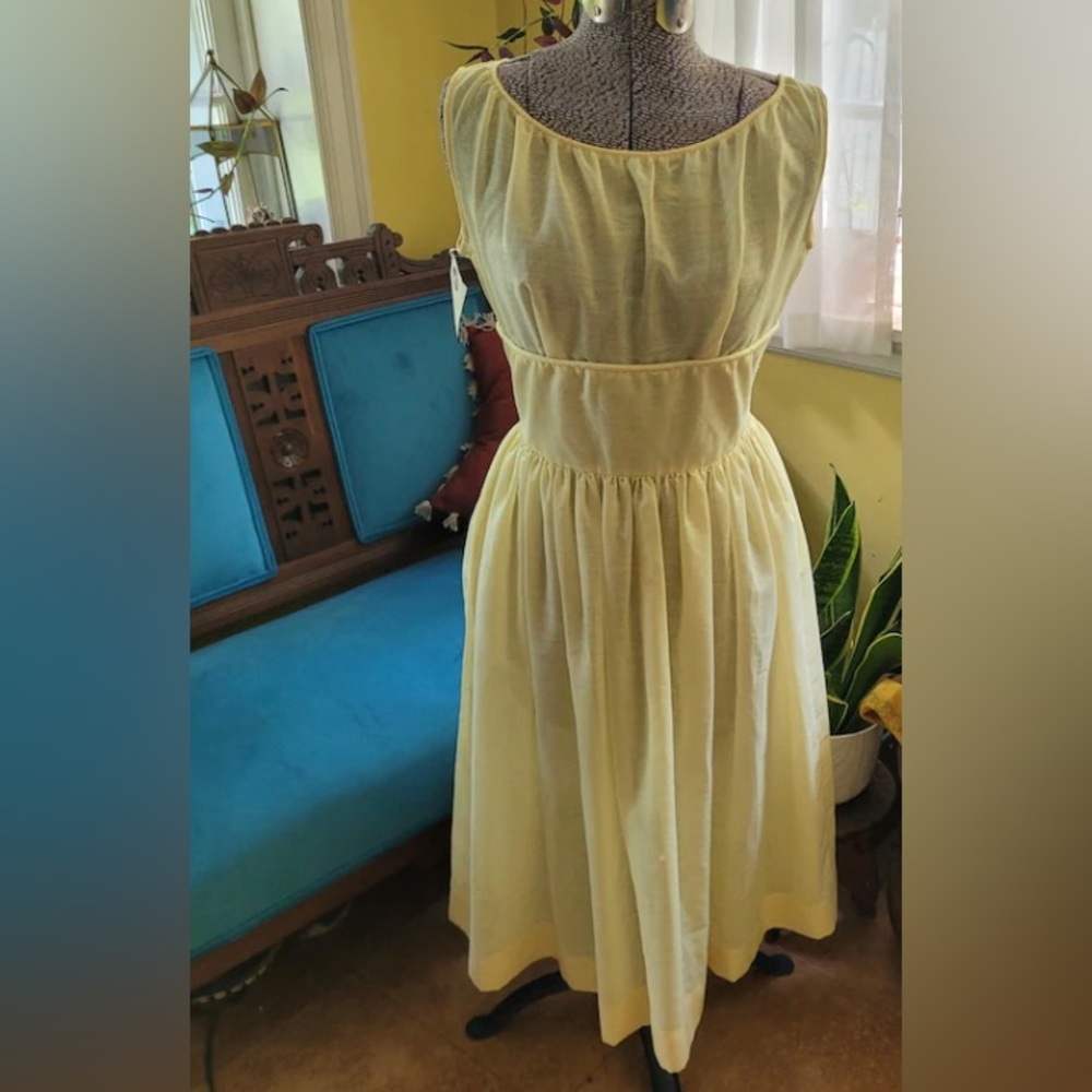 Vintage 1950 L'Aiglon Cotton Tea dress cinched waist gathered bust & skirt. US4P